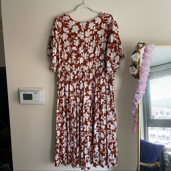 ELOQUII Flare Sleeve Tiered Midi Dress - Picture 4 of 6